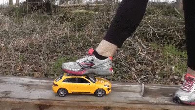 Sneakergirly – Toy Car Crush – Outdoor